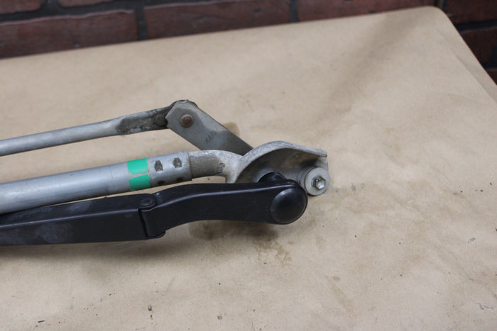 08-23 DODGE CHALLENGER WINDSHIELD WIPER LINKAGE W/ MOTOR 05028756AD