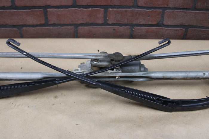 08-23 DODGE CHALLENGER WINDSHIELD WIPER LINKAGE W/ MOTOR 05028756AD