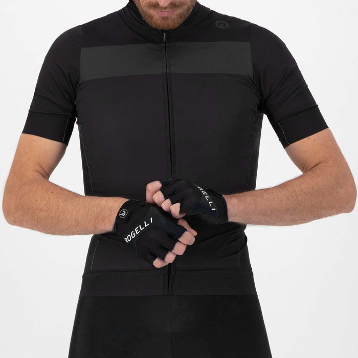 Rogelli Arios II fietshandschoenen heren zwart gedragen voorkant.