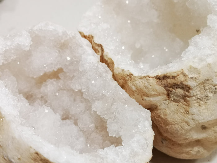 Earthstore® Calcite Selenite Quartz Split Cracked Geodes - 10-16 cm