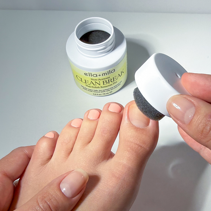 Using the Clean Break remover pot on toenails