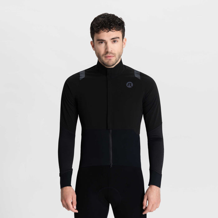 Rogelli Distance light fietsjack heren zwart gedragen voorkant.