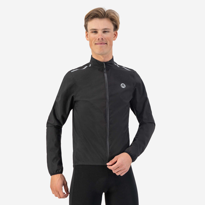 Rogelli Distance regenjack heren zwart gedragen voorkant.