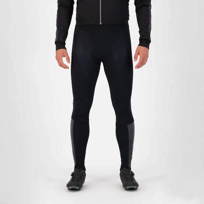 Rogelli Essential Hi Vis lange fietsbroek heren zwart gedragen voorkant.