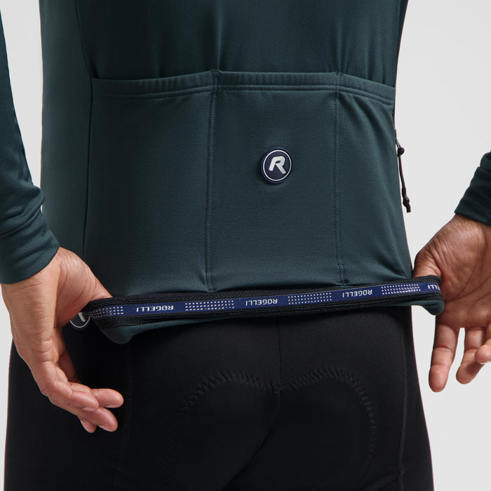 Detail van Rogelli Essential II fietsshirt heren blauw lange mouw achterkant.