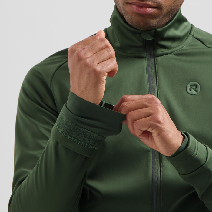 Detail mouw van Rogelli Essential II fietsjack heren groen.