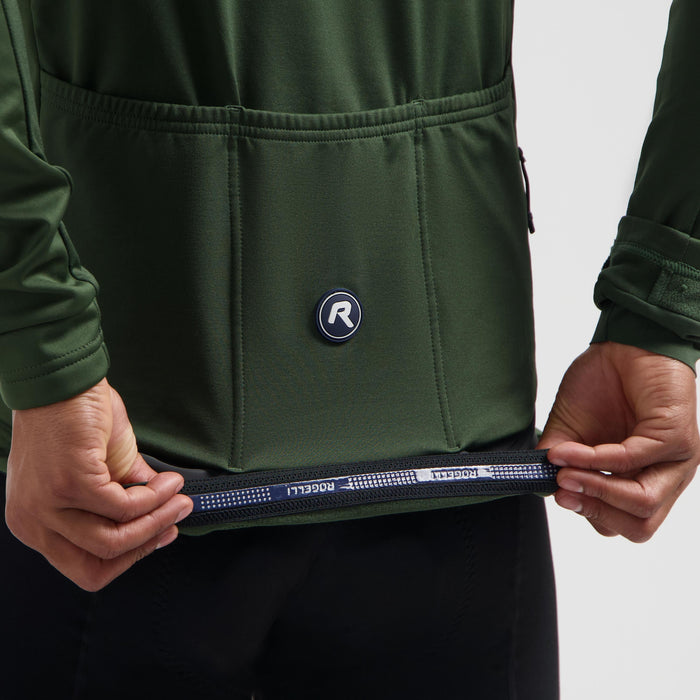Detail van Rogelli Essential II fietsjack heren groen achterkant.