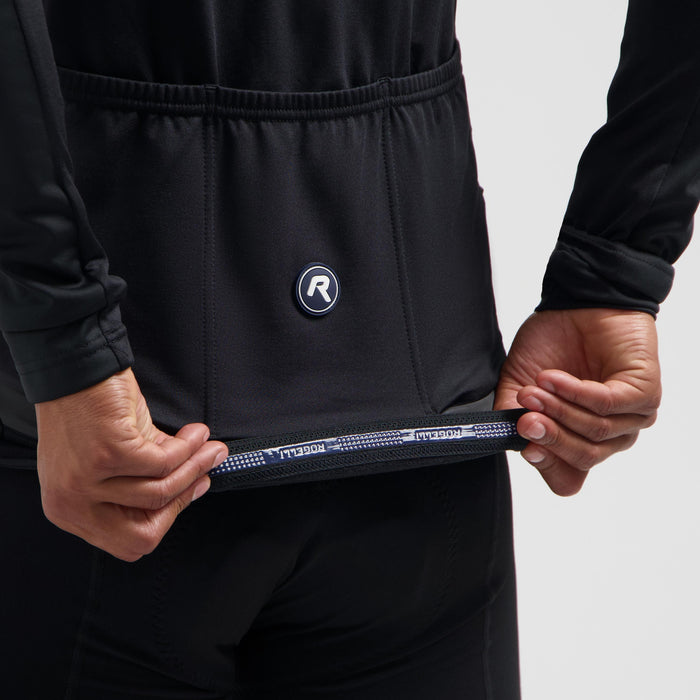 Detail van Rogelli Essential II fietsjack heren zwart achterkant.