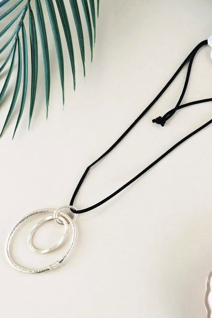 Golden oval rings pendant necklace from I Love Tunics, featuring a stylish jewelry piece with interconnected oval-shaped rings.