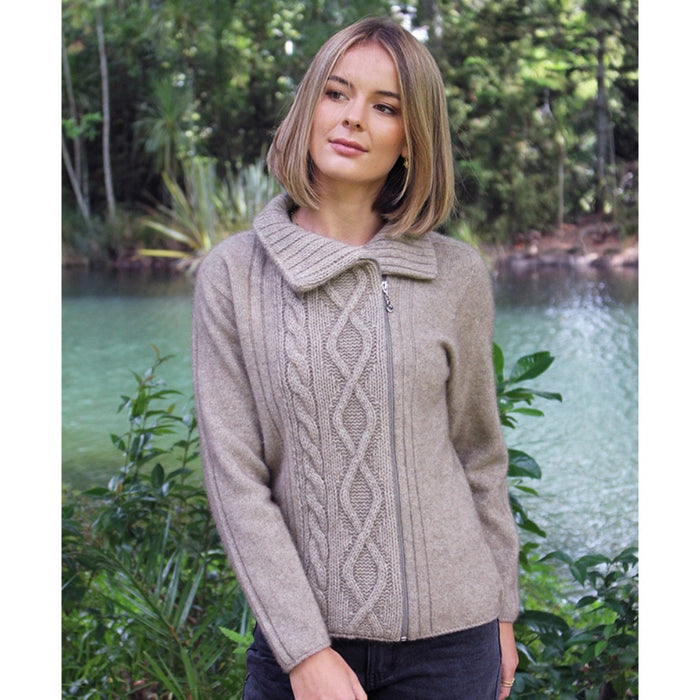 Lothlorian Merino - Possum Offset Cable Jacket (9825)Natural