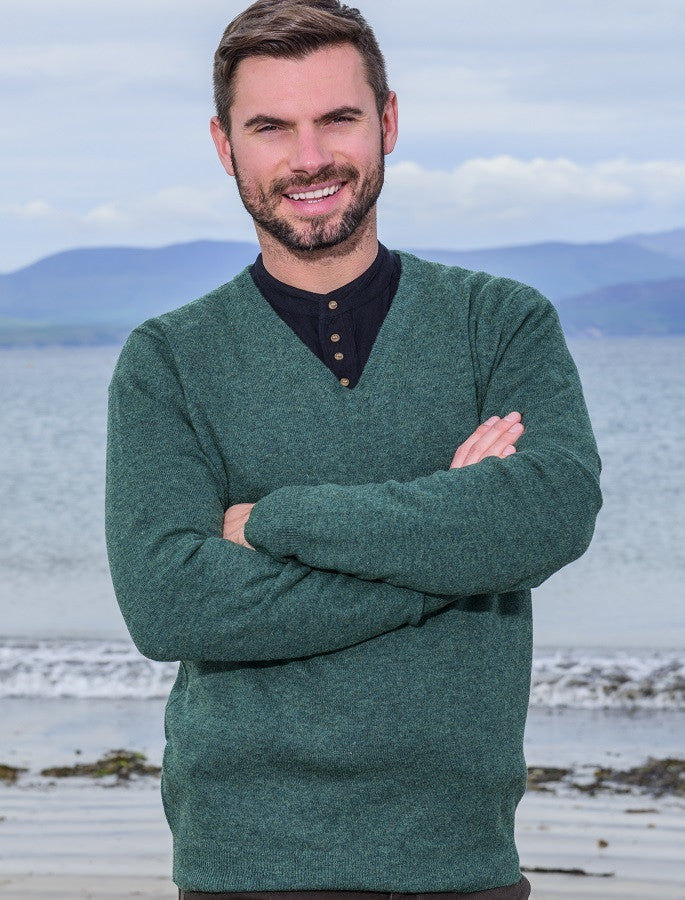 Mens Lambswool V-Neck Sweater - Green Melange #color_green-melange