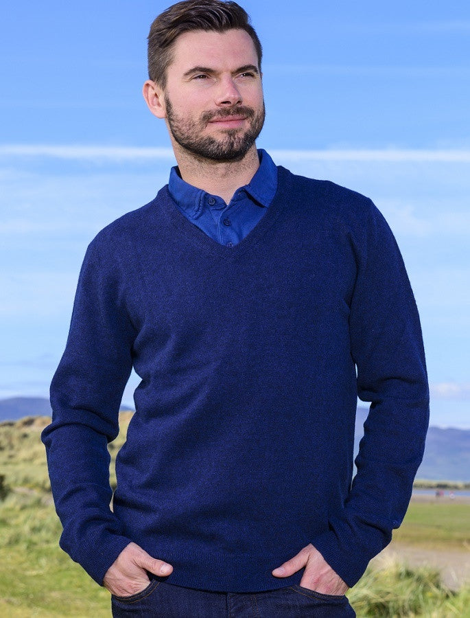 Mens Lambswool V-Neck Sweater - Navy #color_navy