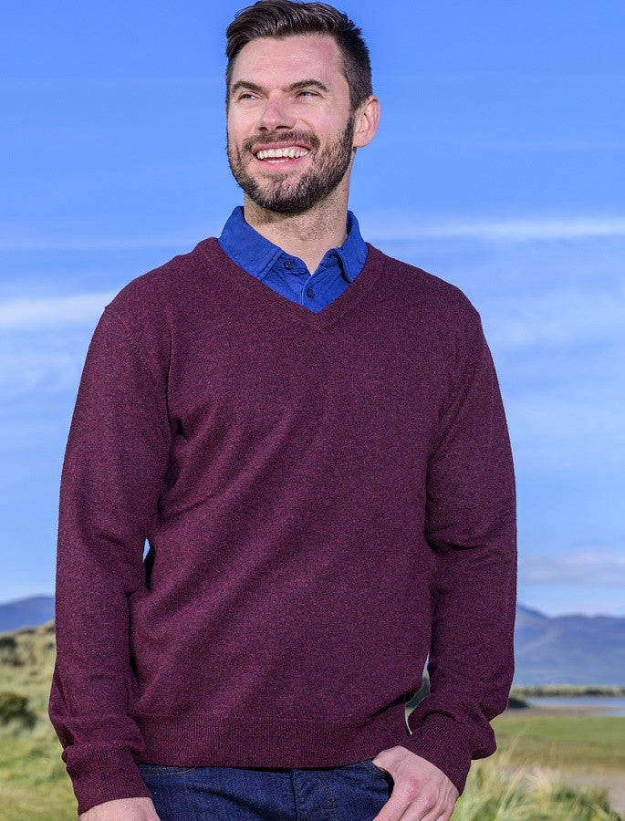 Mens Lambswool V-Neck Sweater - Berry #color_berry