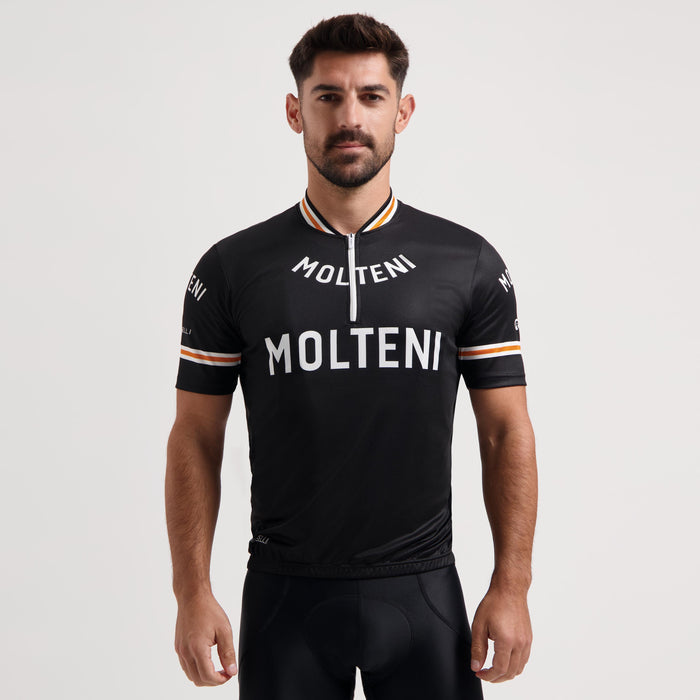 Rogelli Molteni fietsshirt heren zwart korte mouw gedragen voorkant.