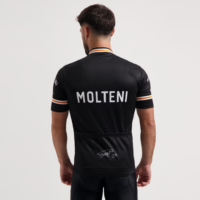 Rogelli Molteni fietsshirt heren zwart korte mouw gedragen achterkant.