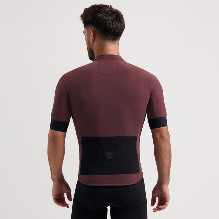 Rogelli Signature fietsshirt heren rood korte mouw gedragen achterkant.