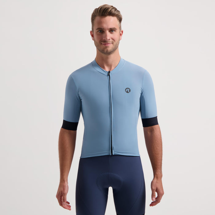 Rogelli Signature fietsshirt heren lichtblauw korte mouw gedragen voorkant.