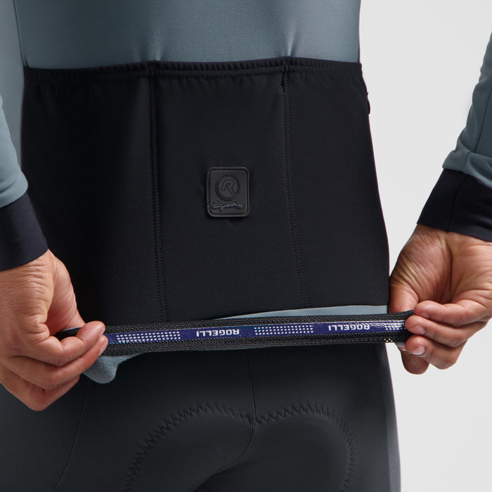 Detail van Rogelli Signature fietsshirt heren ardesia lange mouw achterkant.