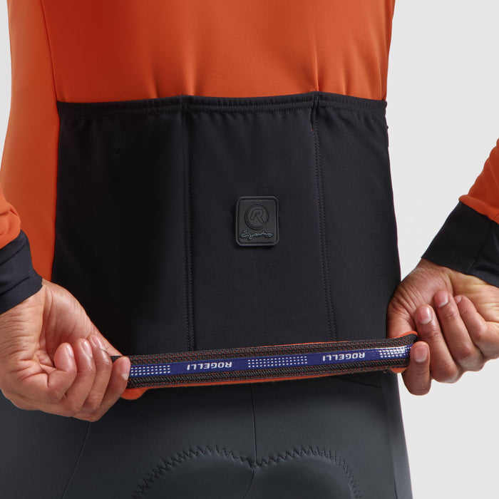 Detail van Rogelli Signature fietsshirt heren oranje lange mouw achterkant.
