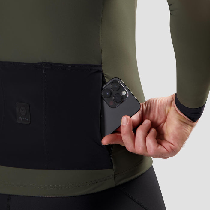 Detail van Rogelli Signature Light fietsshirt heren groen met achterzakken.