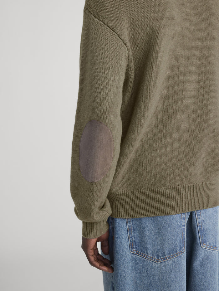 sweater patch detail image